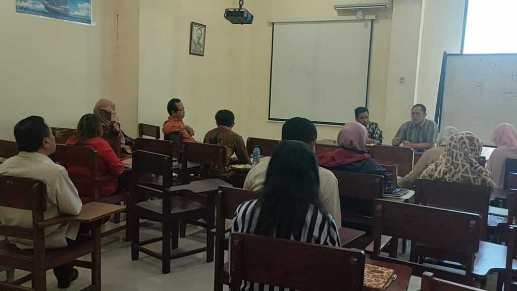 Rapat Evaluasi Pembelajaran Semester Genap TA. 2023/2024, persiapan pembelajaran semester ganjil TA. 2024/2025 dan Peninjauan Kurikulum.
