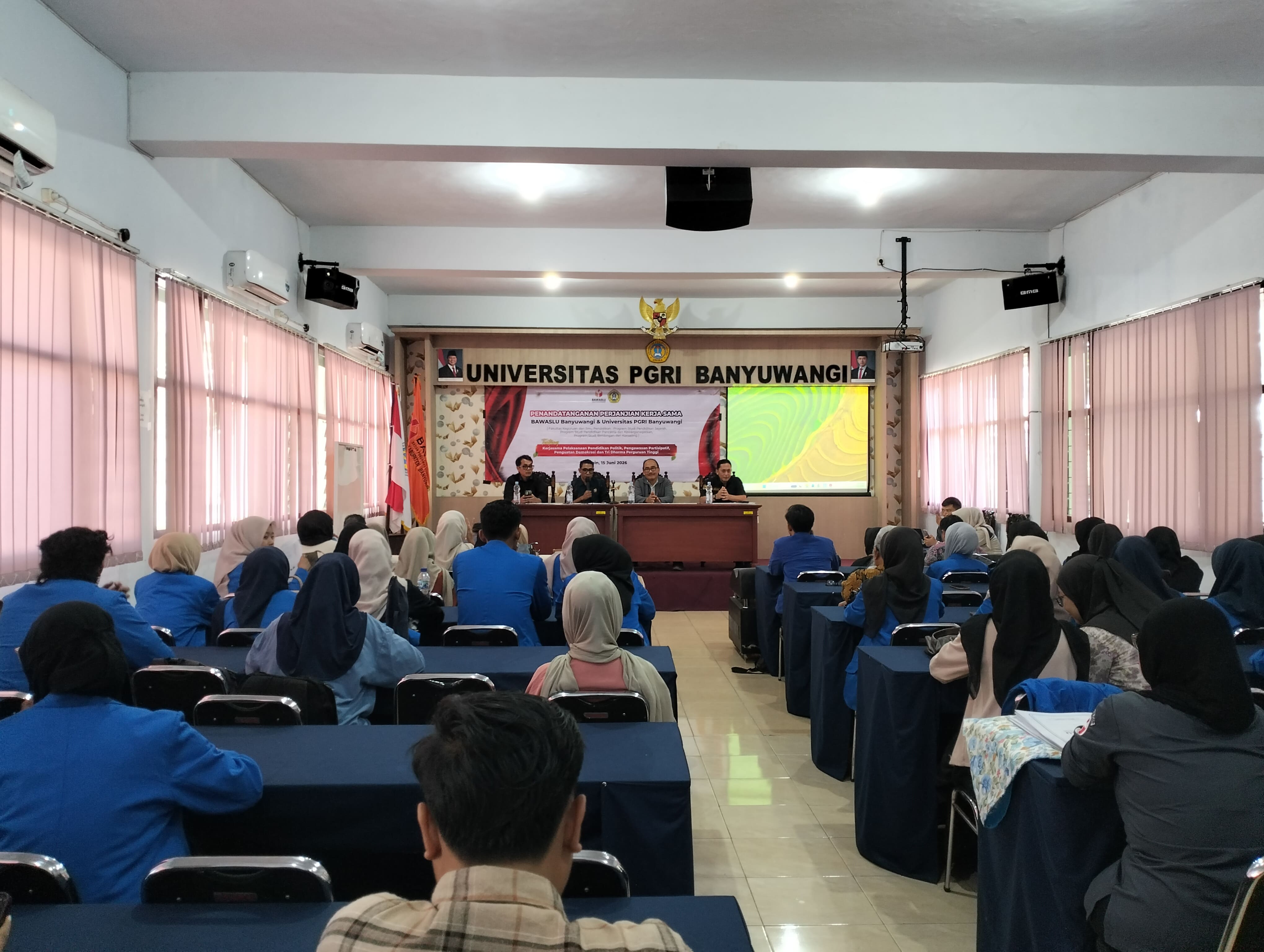 Seminar Nasional: Kolaborasi untuk Demokrasi Berkelanjutan (Penguatan Pendidikan Politik, Pengawasan Partisipatif, dan Implementasi Tri Dharma Perguruan Tinggi)