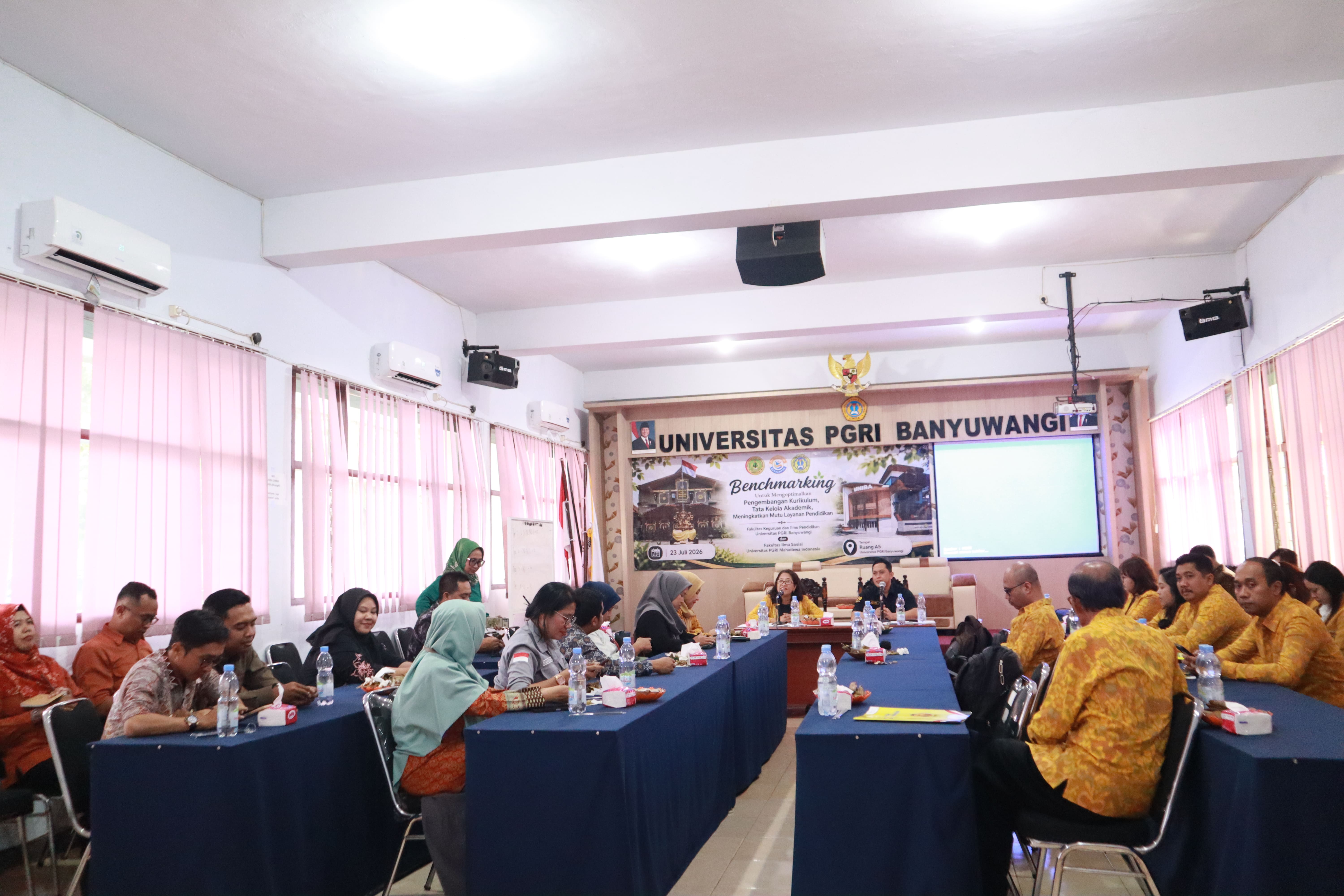Benchmarking: Pengembangan Kurikulum, Tata Kelola Akademik, Meningkatkan Mutu Layanan Akademik